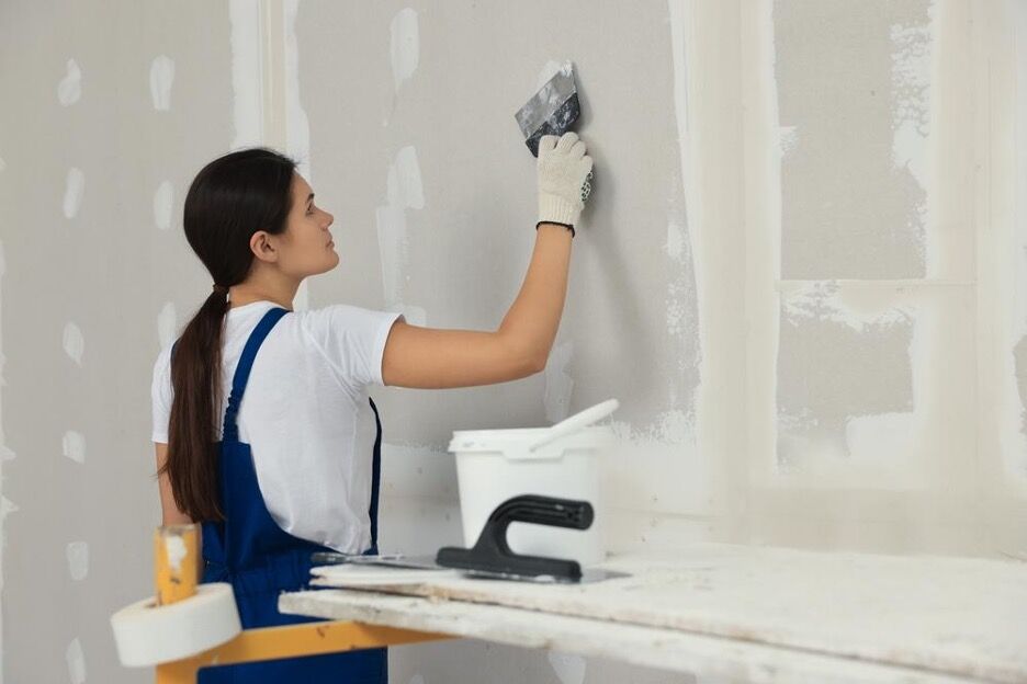 How Long Does Spackle Take to Dry, and When Can You Paint Over It